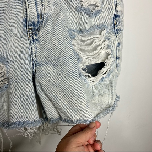 American Eagle Outfitters mom shorts light wash destroyed dem women’s size 4 - Picture 3 of 8